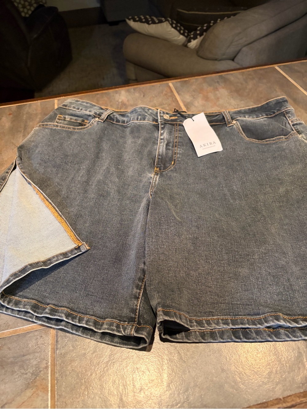 NWT AKIRA Women's Medium Blue Denim Jean Shorts with side slits - 2x